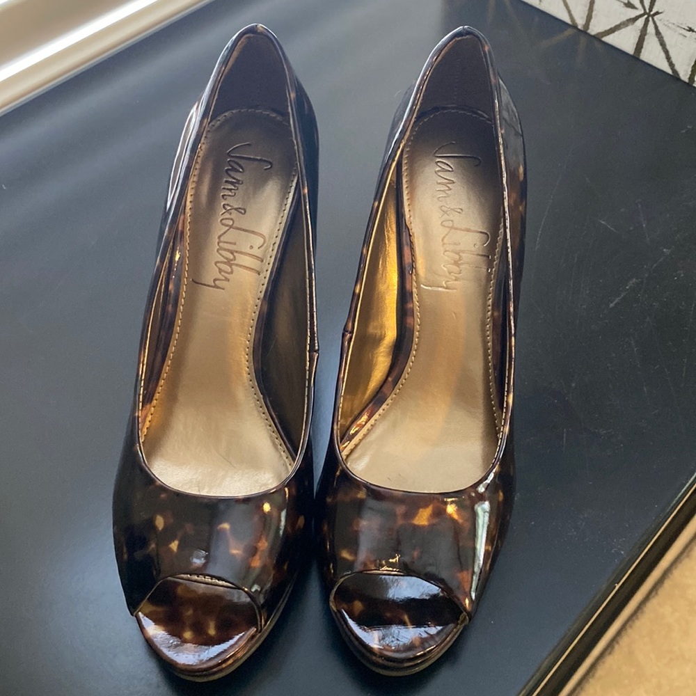 New Sam & Libby open toed pumps